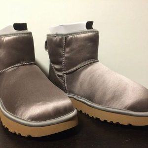 UGG SATAN MINI BOOTS SIZE 6